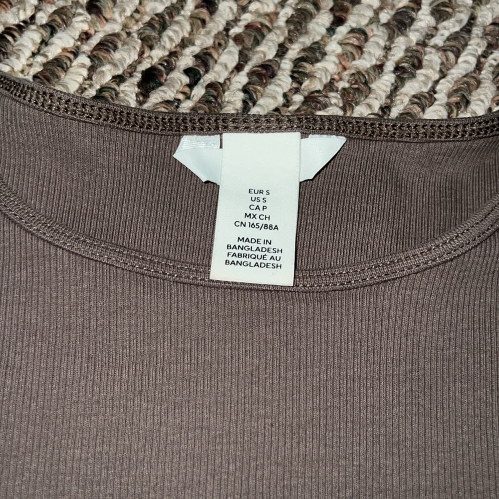 H&M basic tee - Picture 2 of 2